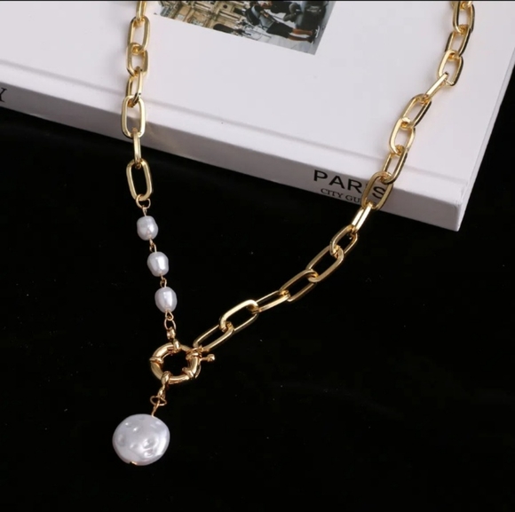 Pearl Necklace - Picture 2 of 8